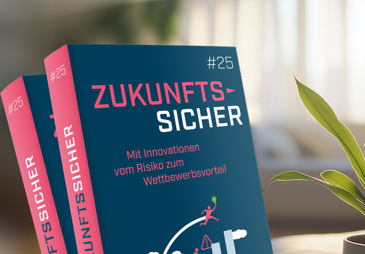 Zwei Bücher mit dem Titel 'Zukunftssicher' stehen im Vordergrund, umgeben von sanftem Licht und einer Pflanze.